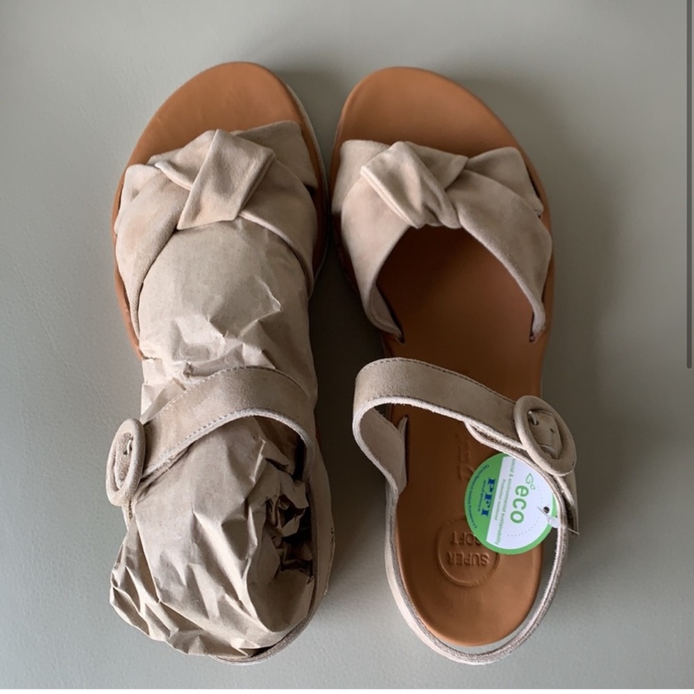 Suede Leather Sandals. US 8.5 Color CHAMPAGNE SUEDE. Brand new.